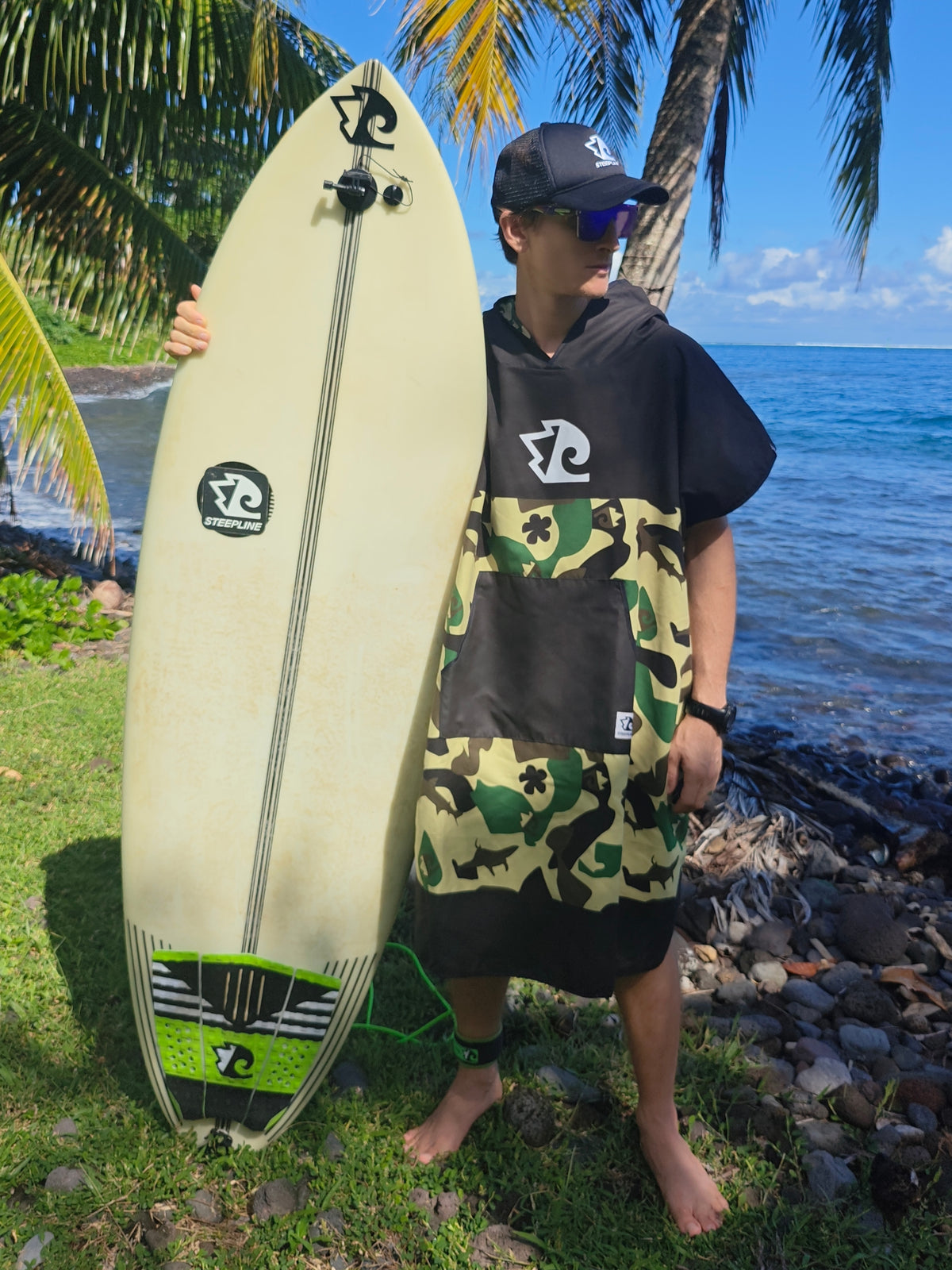 Men’s Camo Surf Poncho - Stylish and Functional Beach Changing Robe
